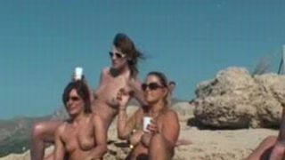 We are always nude – immer nackt